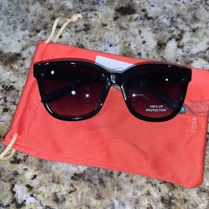 🏷NWT🏷 Fossil Wayfarer sunglasses.